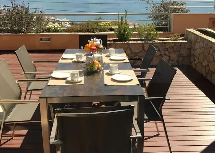 In Mit Grill- Terrasse Und Garten By Interhome 別荘 セシンブラ